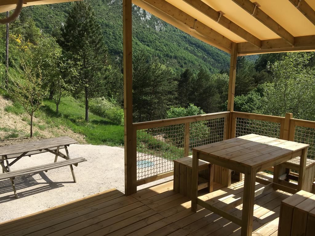Camping Calme Et Nature Castellane Zewnętrze zdjęcie